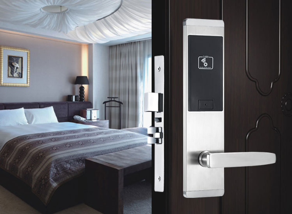HL8820e - Phân biệt khóa cửa khách sạn sử dụng thẻ từ và cảm ứng